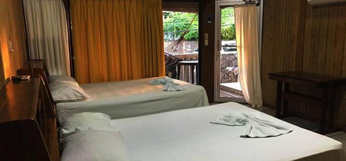 Coconut Tree West End Hotel Exterior foto